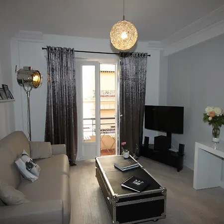 Lägenhet From Hollywood To Bollywood 2 Bedrooms 2 Bathrooms - 1 Min From Croisette&beach, 12 Min From The Palais Cannes